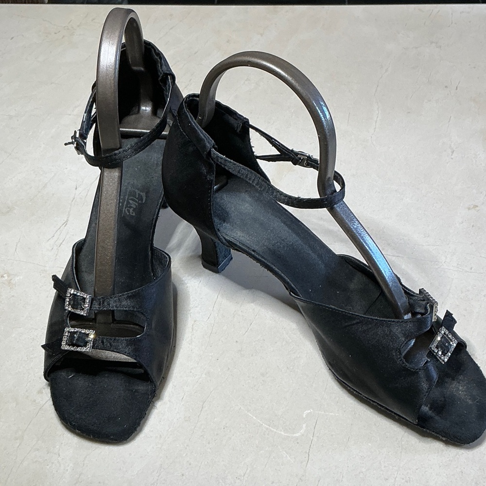 Very Fine, Chic Dance Shoe, Black Strappy Heels, suede sole,  9.5